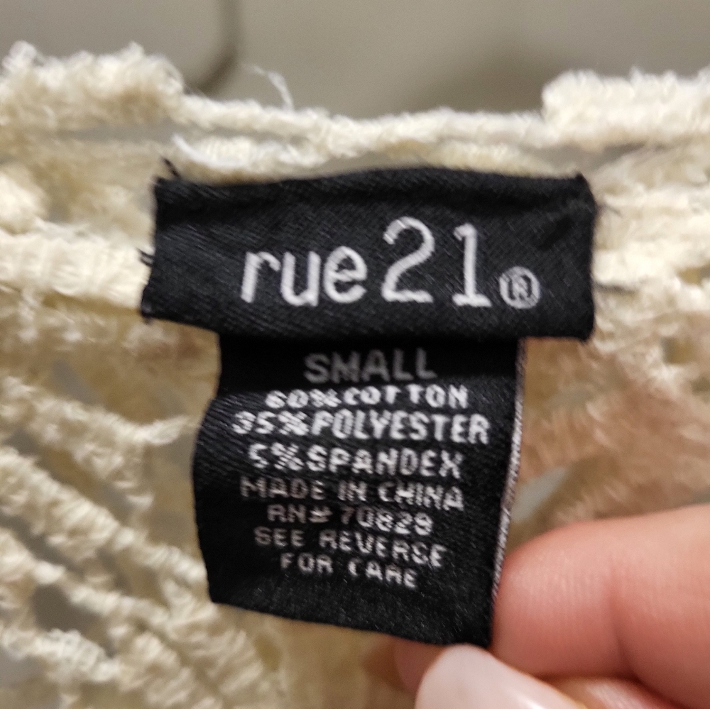 RUE21 Crochet Floral Croptop, EUC, Size S - Picture 3 of 3
